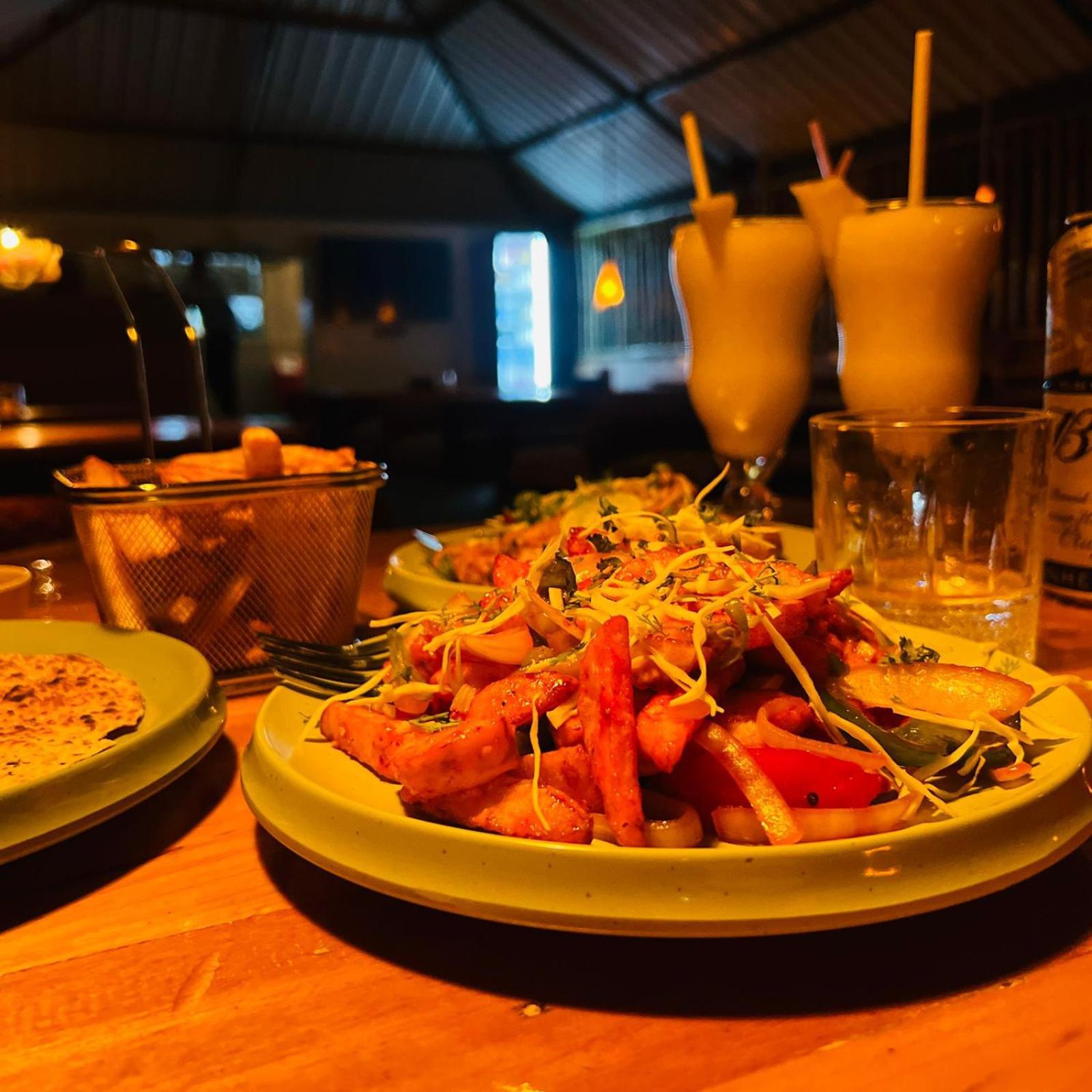 Hampi Village Resort & Tutti Cafe Luaran gambar