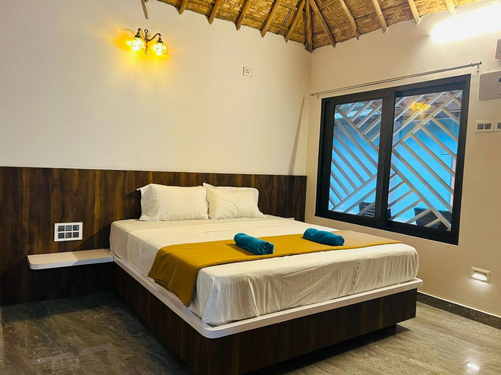 Hampi Village Resort & Tutti Cafe Luaran gambar