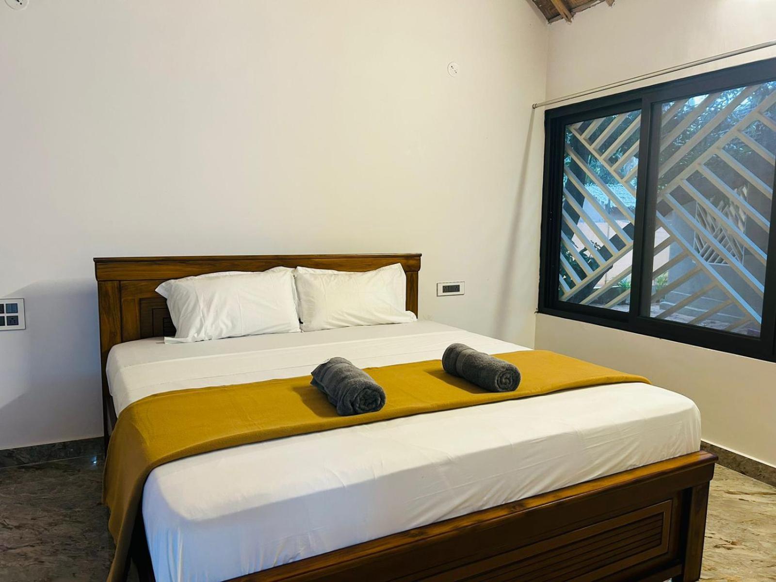 Hampi Village Resort & Tutti Cafe Luaran gambar