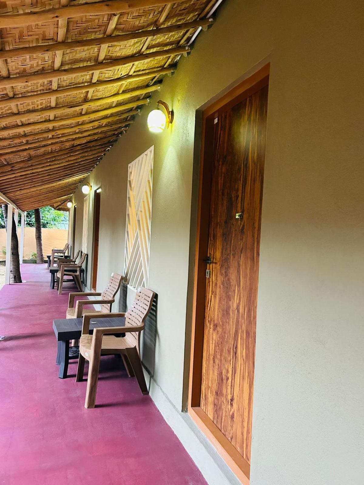Hampi Village Resort & Tutti Cafe Luaran gambar