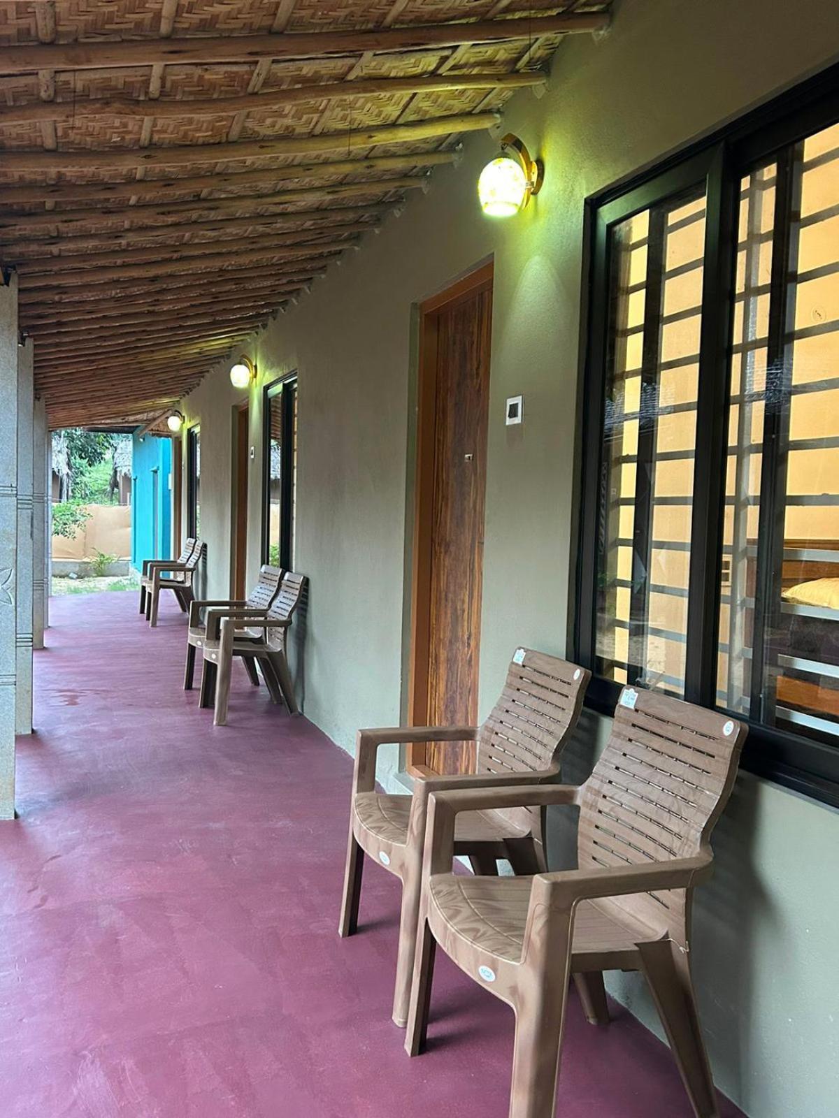 Hampi Village Resort & Tutti Cafe Luaran gambar