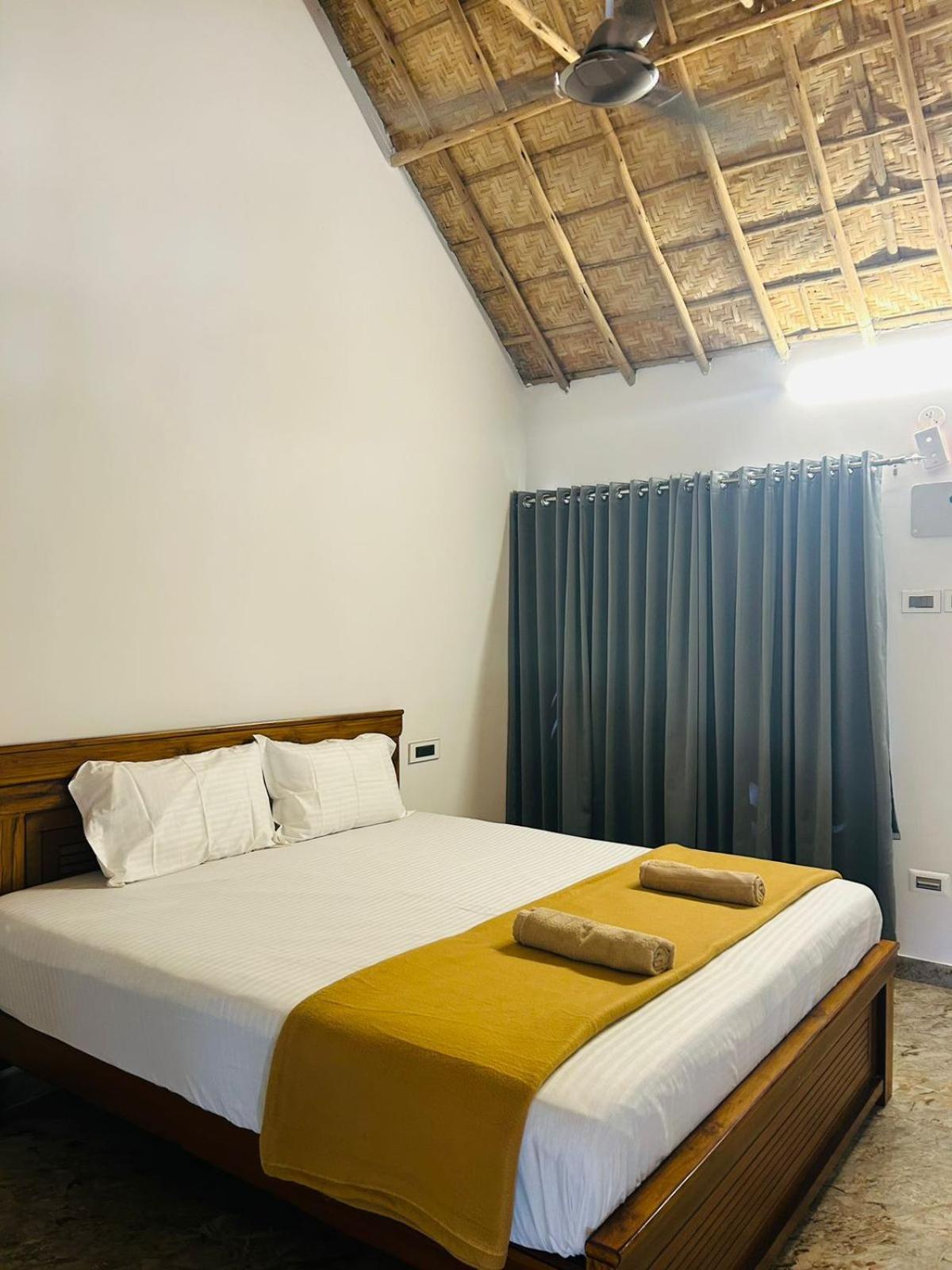 Hampi Village Resort & Tutti Cafe Luaran gambar