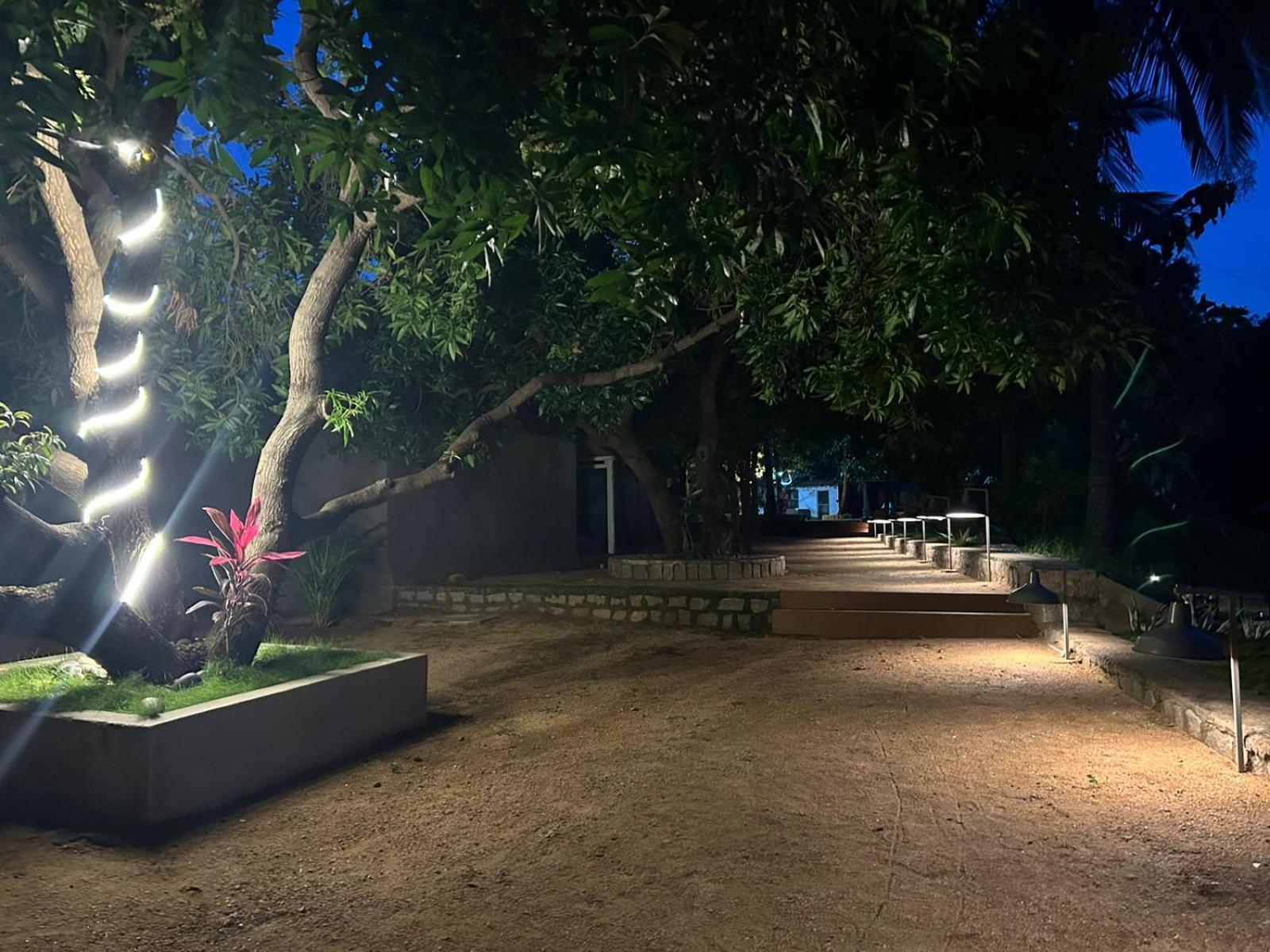Hampi Village Resort & Tutti Cafe Luaran gambar