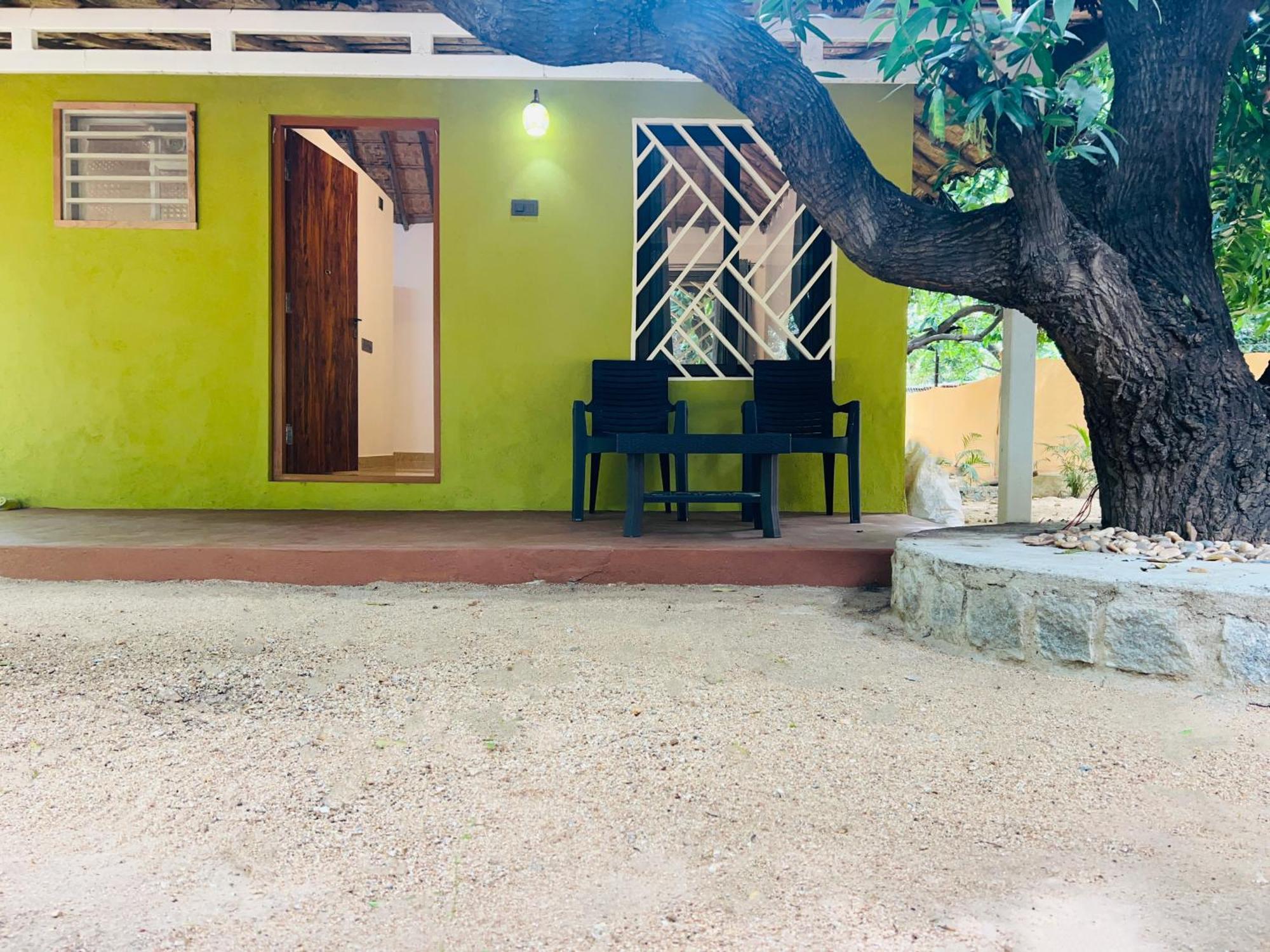Hampi Village Resort & Tutti Cafe Luaran gambar