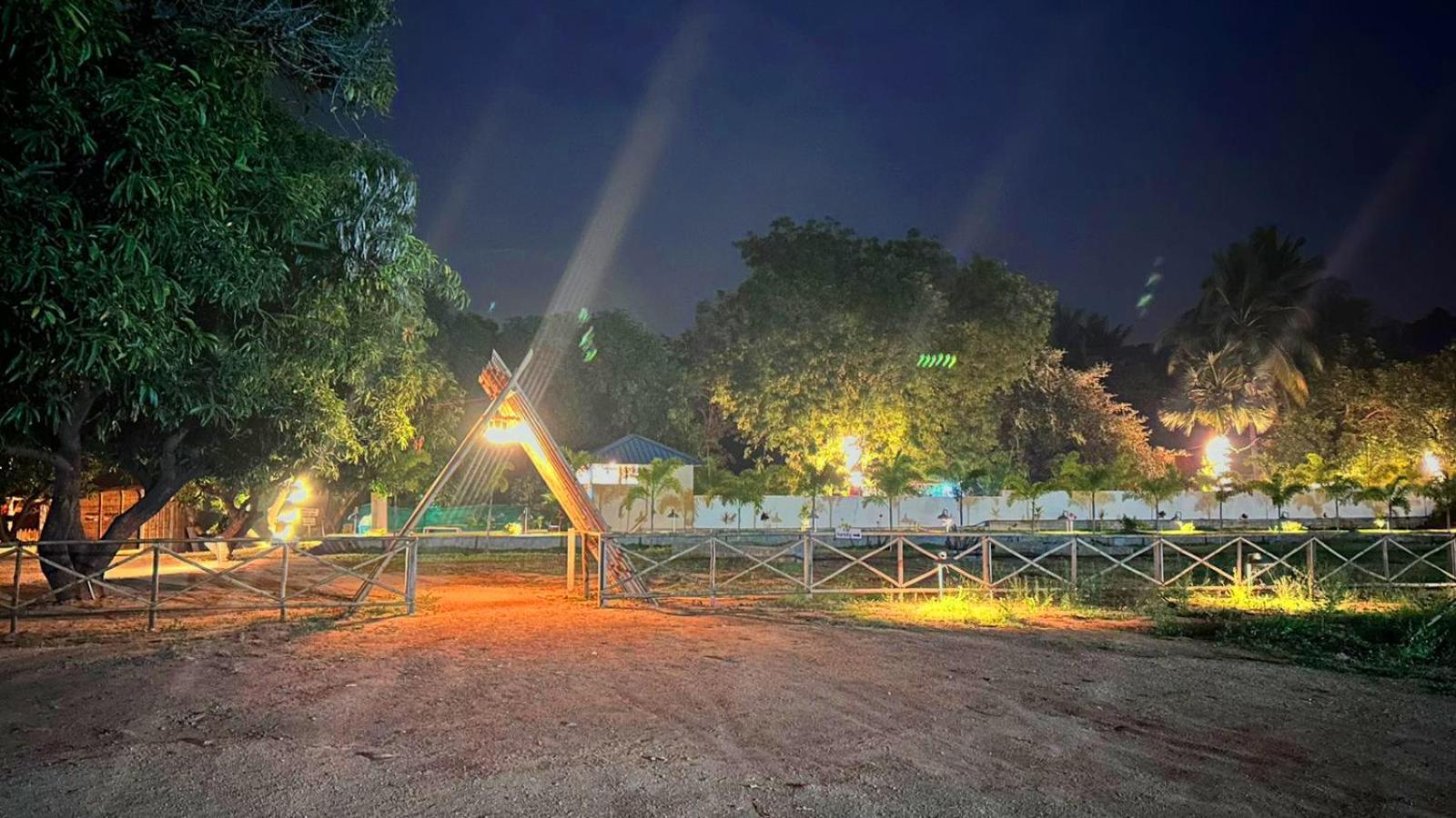 Hampi Village Resort & Tutti Cafe Luaran gambar