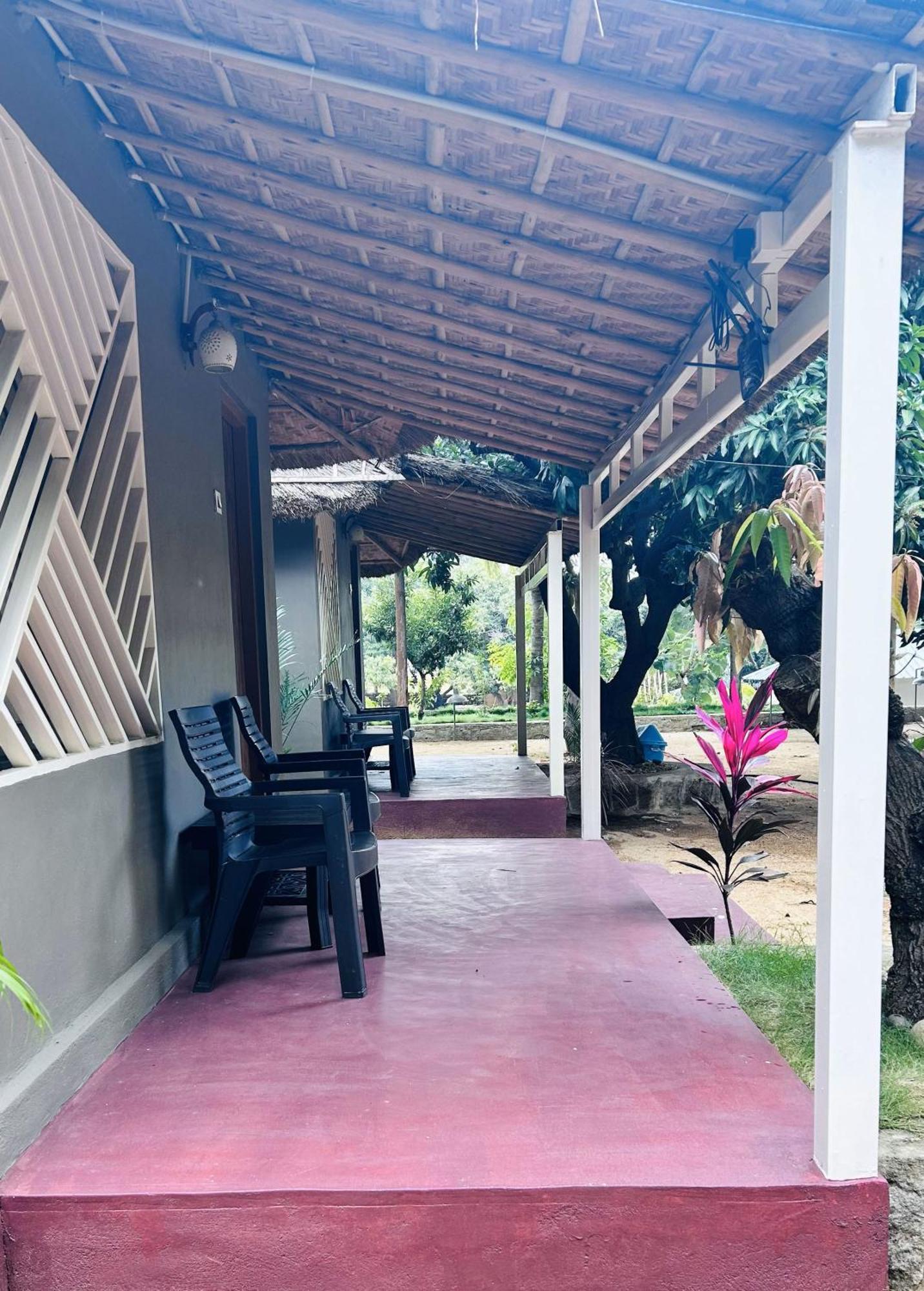 Hampi Village Resort & Tutti Cafe Luaran gambar