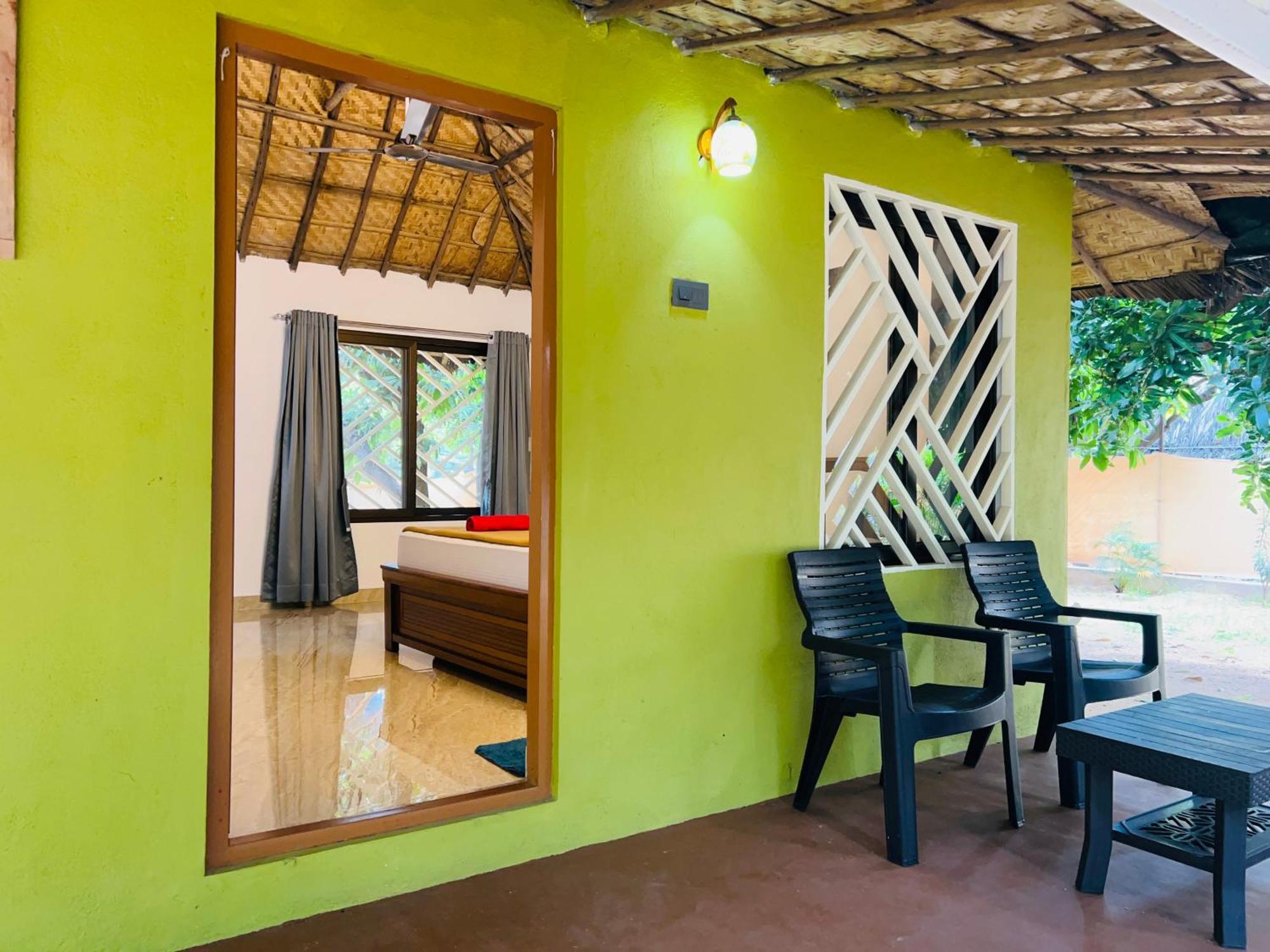 Hampi Village Resort & Tutti Cafe Luaran gambar
